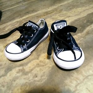 Toddler black & white converse shoes
